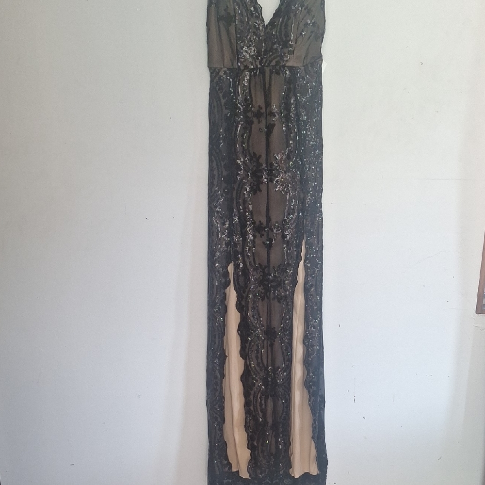 Elegant Black and Cream Lace Maxi Dress